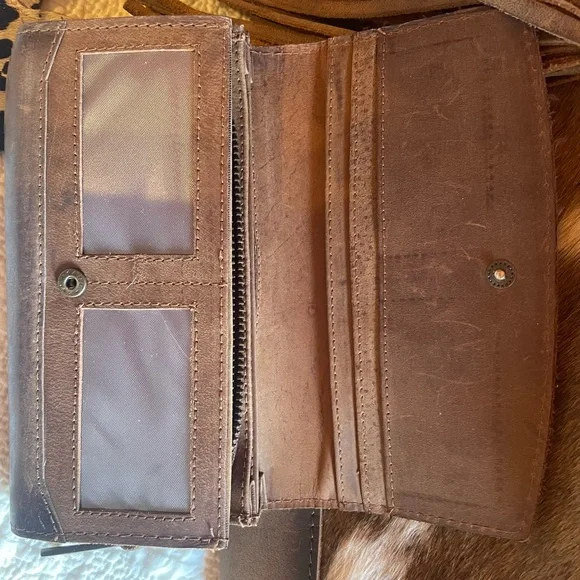 STS Ranchwear Rustic Brown Leather Wallet - Picture 4 of 4